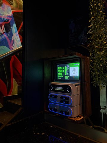 Enlupa-Powerbank-Station bei Puzzles in Freiburg
